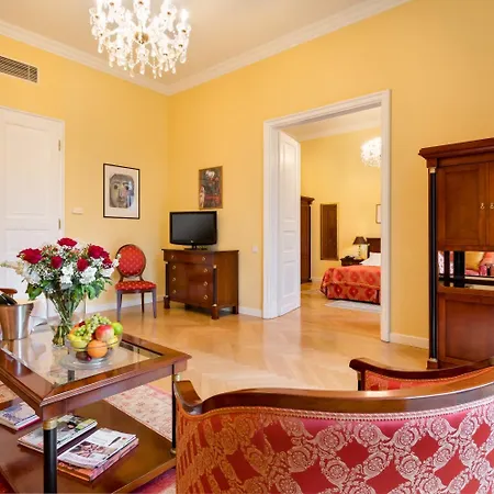 Hotell Castle Grof Degenfeld 4*