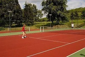 מלון Castle Grof Degenfeld Superior 4*
